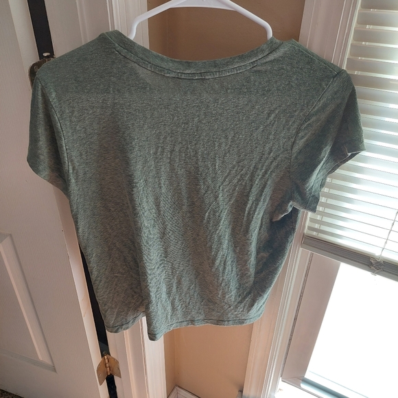 LIKE NEW VICTORIA SECRET SHORT SLEEVE T-SHIRT - Picture 4 of 4